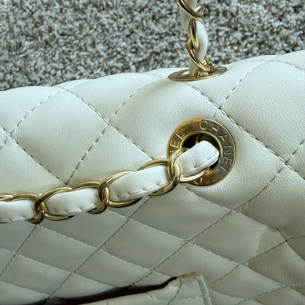 C C  Classic Flap Quilted Leather Shoulder Bag in White - Picture 7 of 10